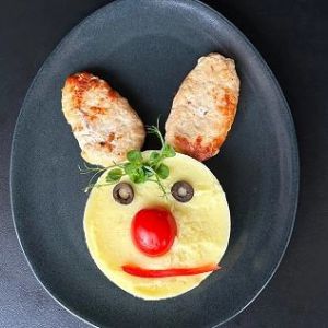 Картопляне пюре з курячою котлетою