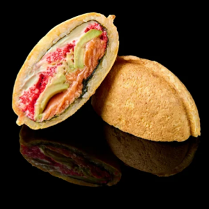 (норі, рис, лосось, сирна маса для запікання, авокадо, перець Халапеньйо,і кра масаго, сухарі панко, кляр, соус)<br>315 г<br> Спайсі бургер